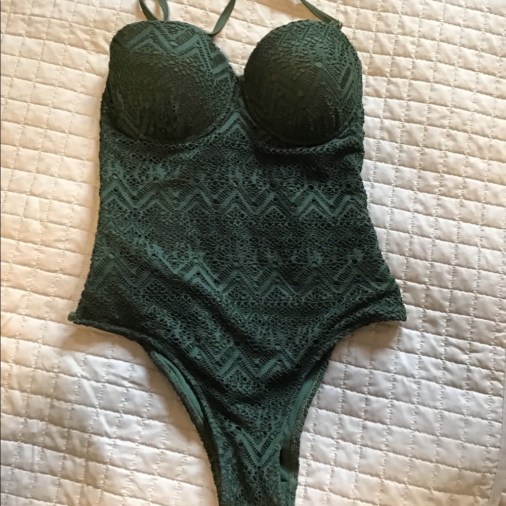 High cut 1 piece bathing suit